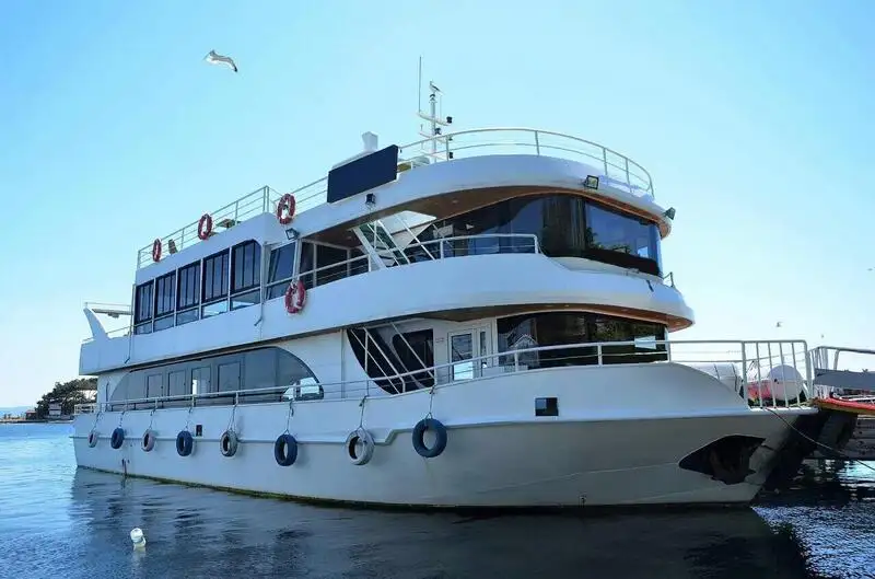 Kapal restoran kanggo didol