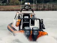 Kapal karet kaku kanggo didol