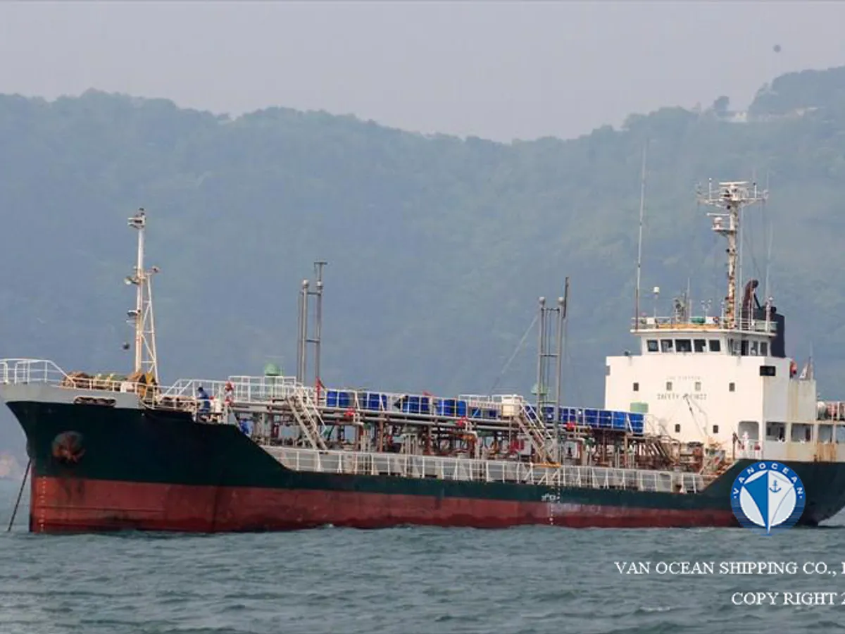 Kapal tanker minyak/bahan kimia kanggo didol
