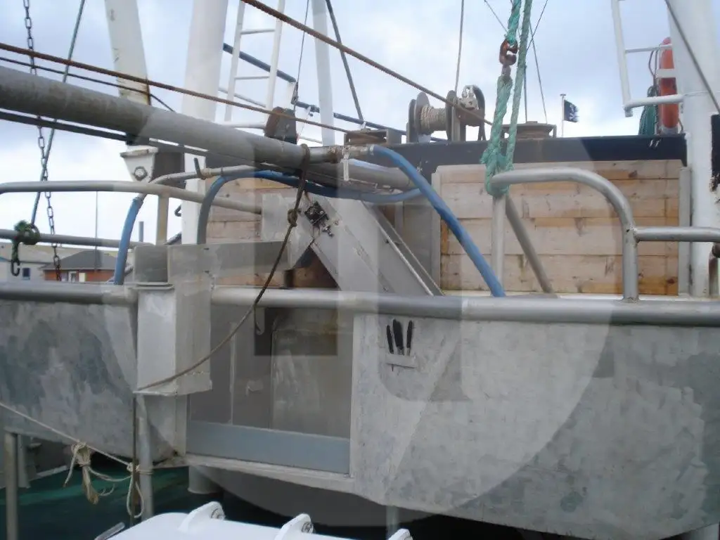 Kapal trawler berkas kanggo didol