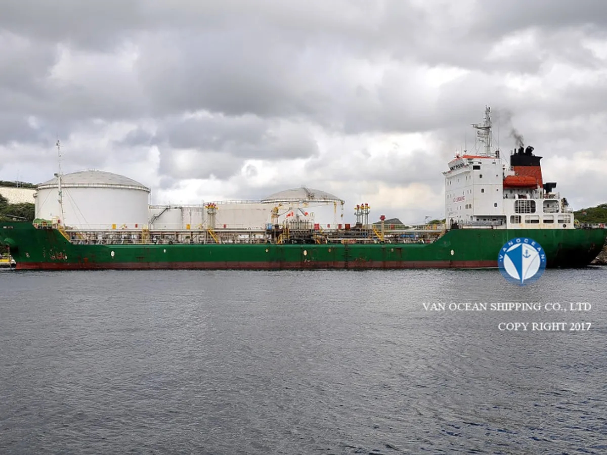 Kapal tanker minyak/bahan kimia kanggo didol