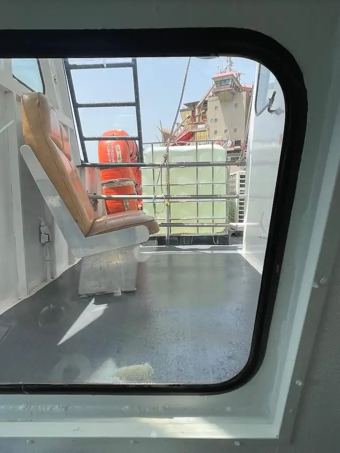 Kapal kontainer kanggo didol