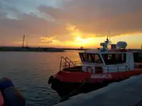 Kapal kerja kanggo didol