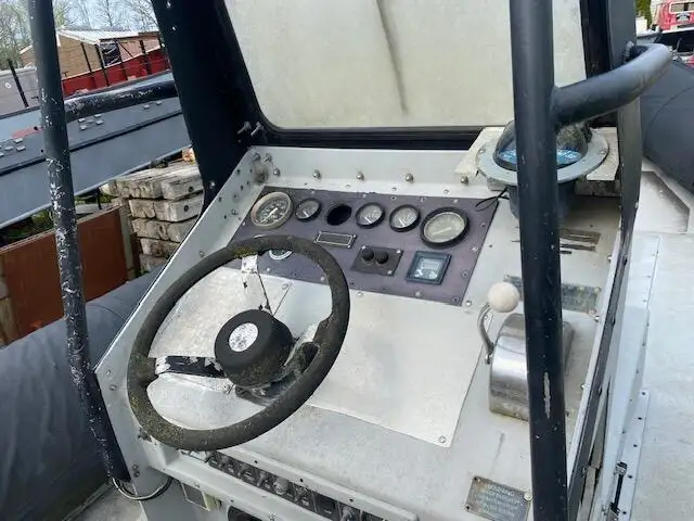 Kapal karet kaku kanggo didol