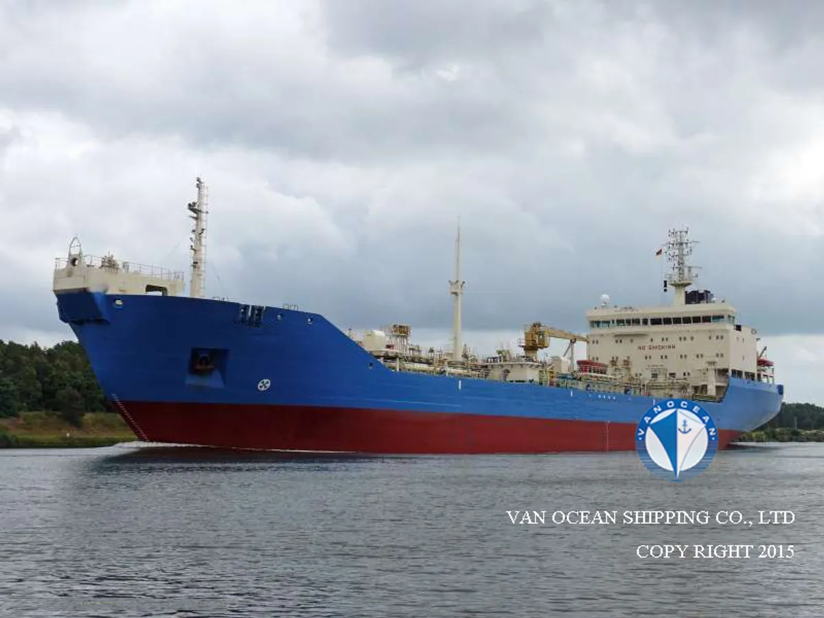 Kapal tanker minyak/bahan kimia kanggo didol