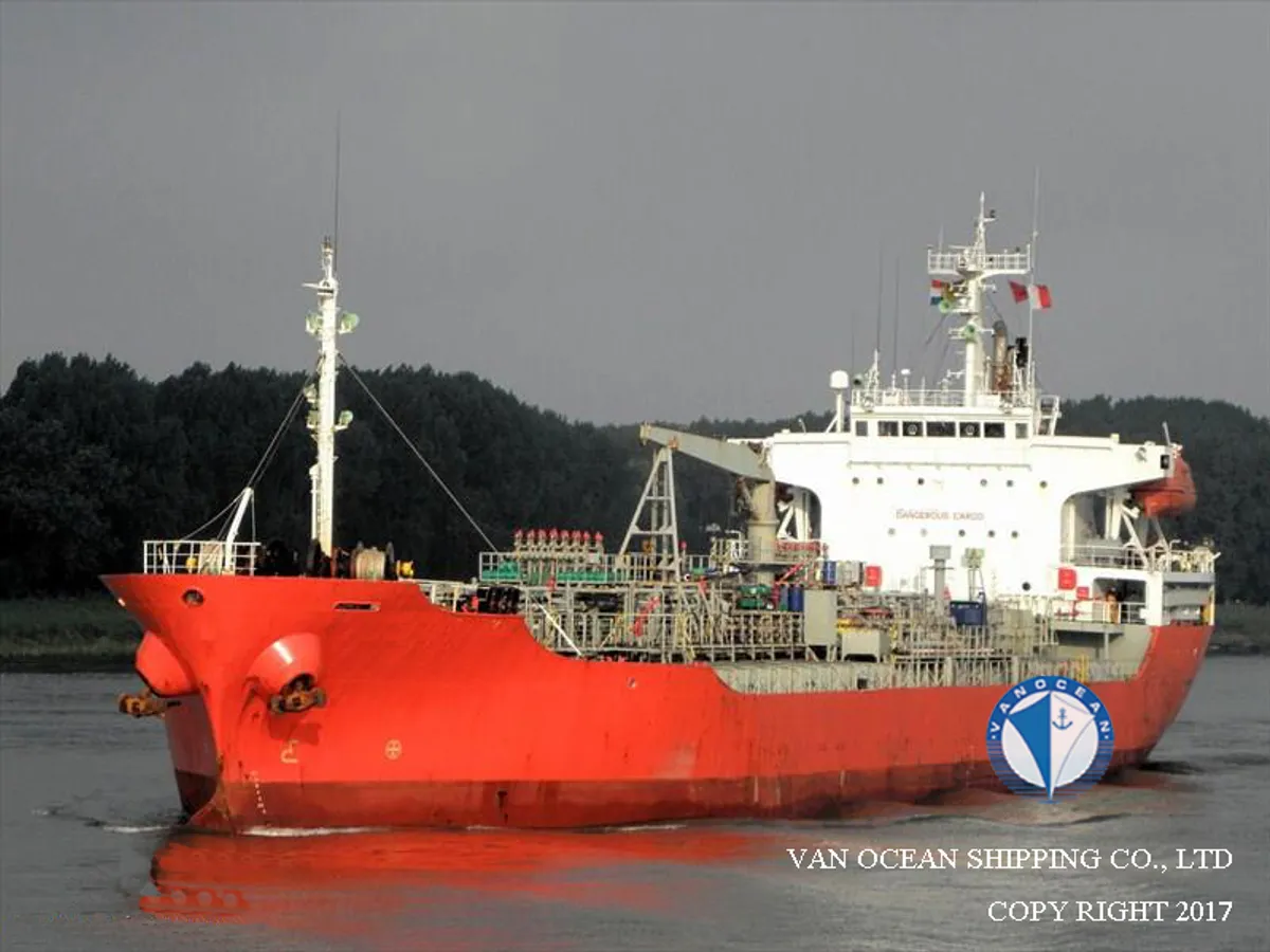 Kapal tanker minyak/bahan kimia kanggo didol