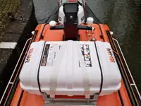 Kapal kontainer kanggo didol
