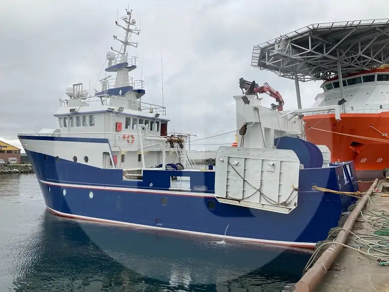 Kapal trawler berkas kanggo didol