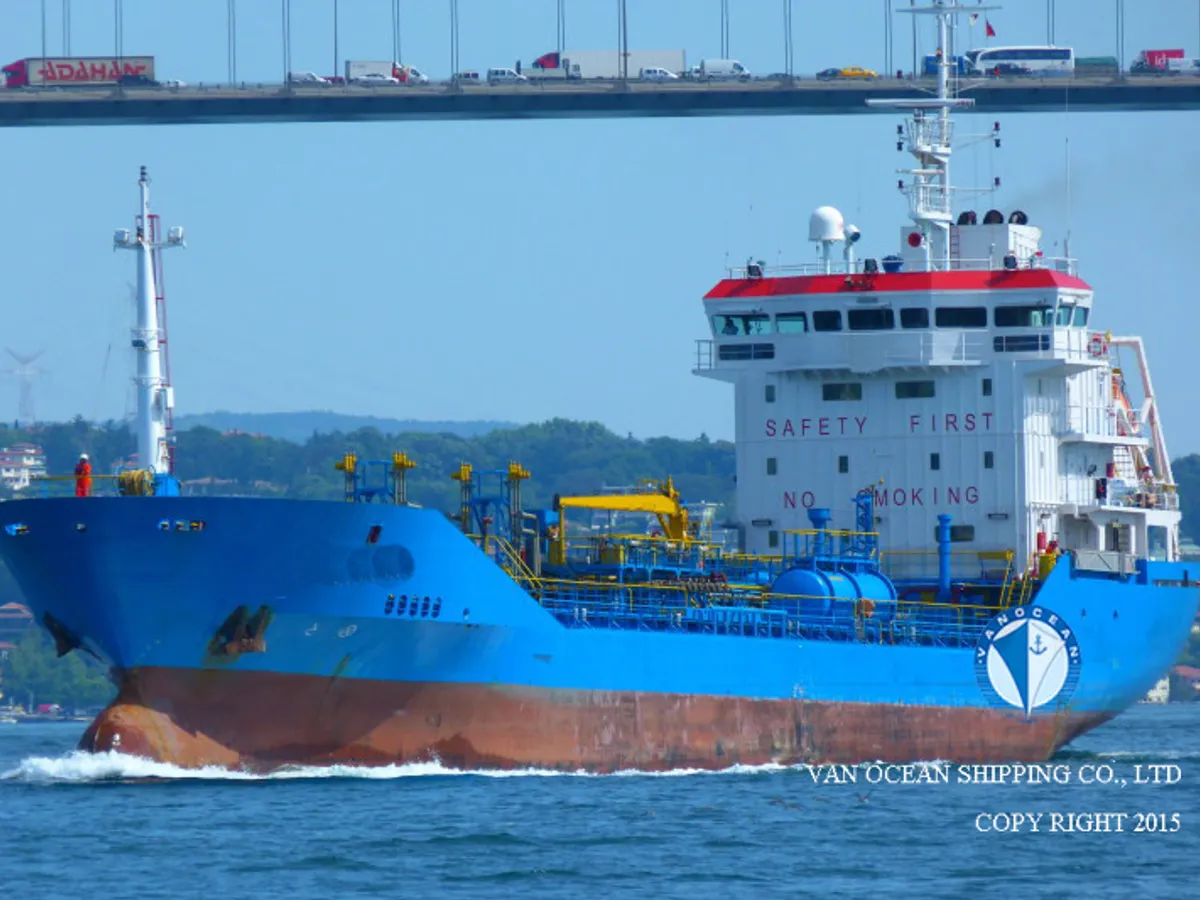 Kapal tanker minyak/bahan kimia kanggo didol