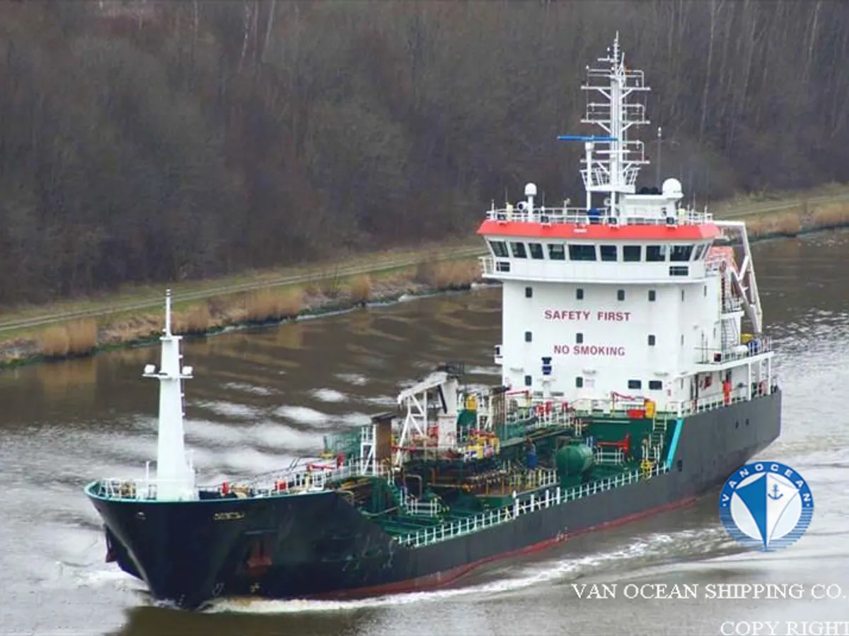 Kapal tanker minyak/bahan kimia kanggo didol