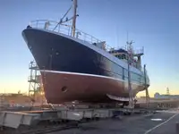 Kapal longliner kanggo didol