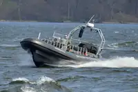 Kapal karet kaku kanggo didol