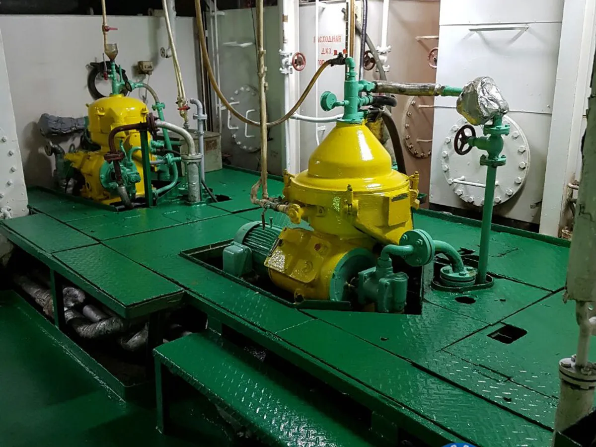 Kapal tanker minyak/bahan kimia kanggo didol