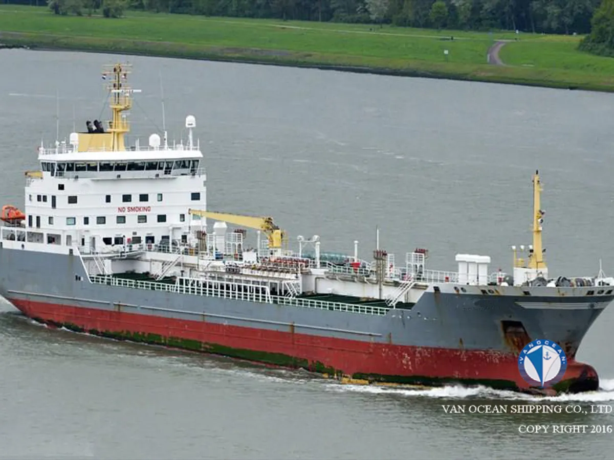 Kapal tanker minyak/bahan kimia kanggo didol