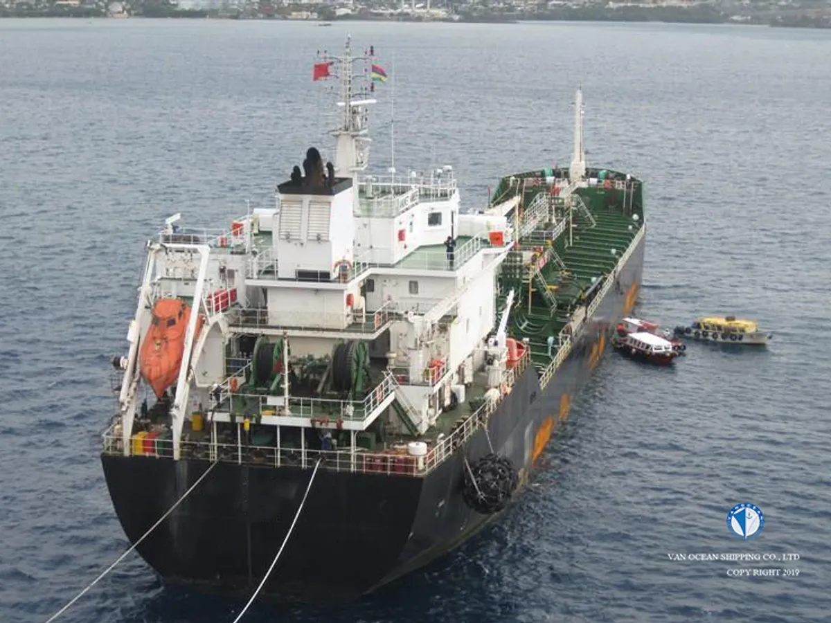 Kapal tanker minyak/bahan kimia kanggo didol