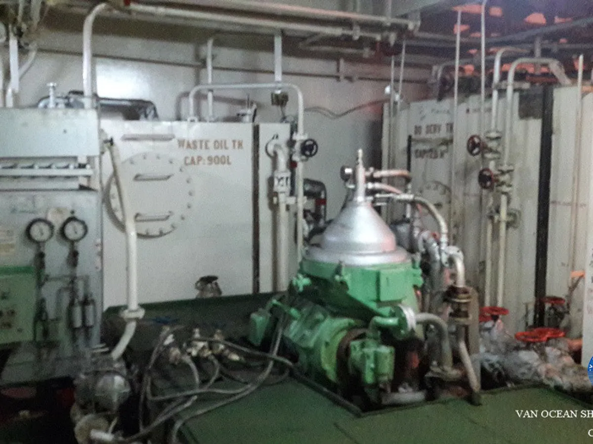 Kapal tanker minyak/bahan kimia kanggo didol