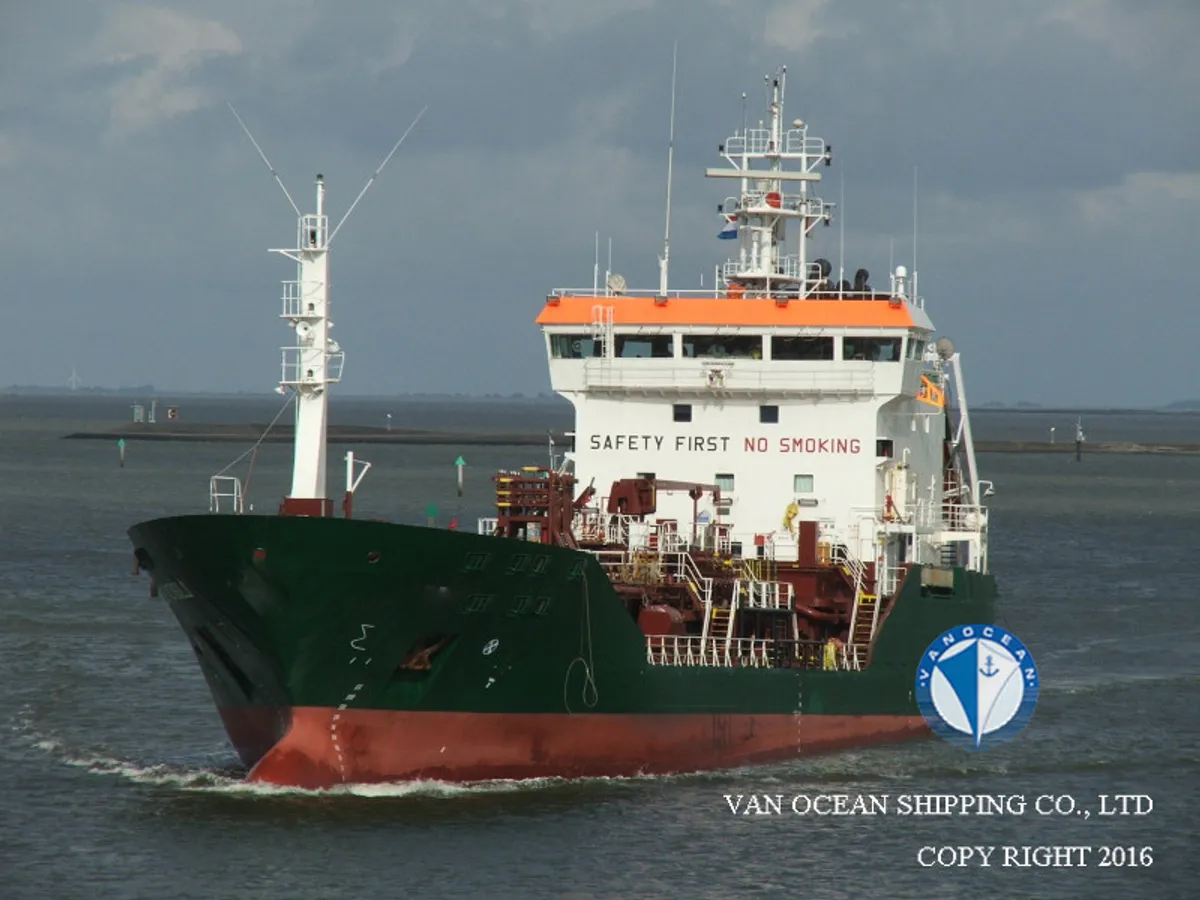 Kapal tanker minyak/bahan kimia kanggo didol