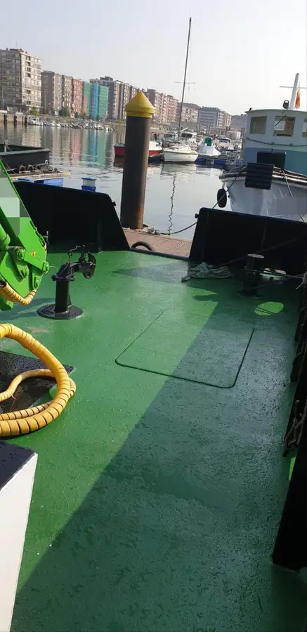 Kapal kerja kanggo didol