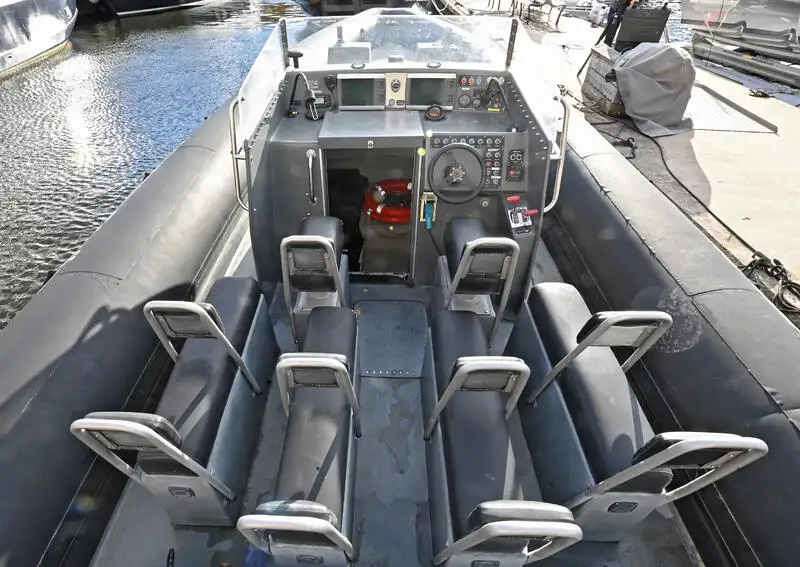 Kapal karet kaku kanggo didol