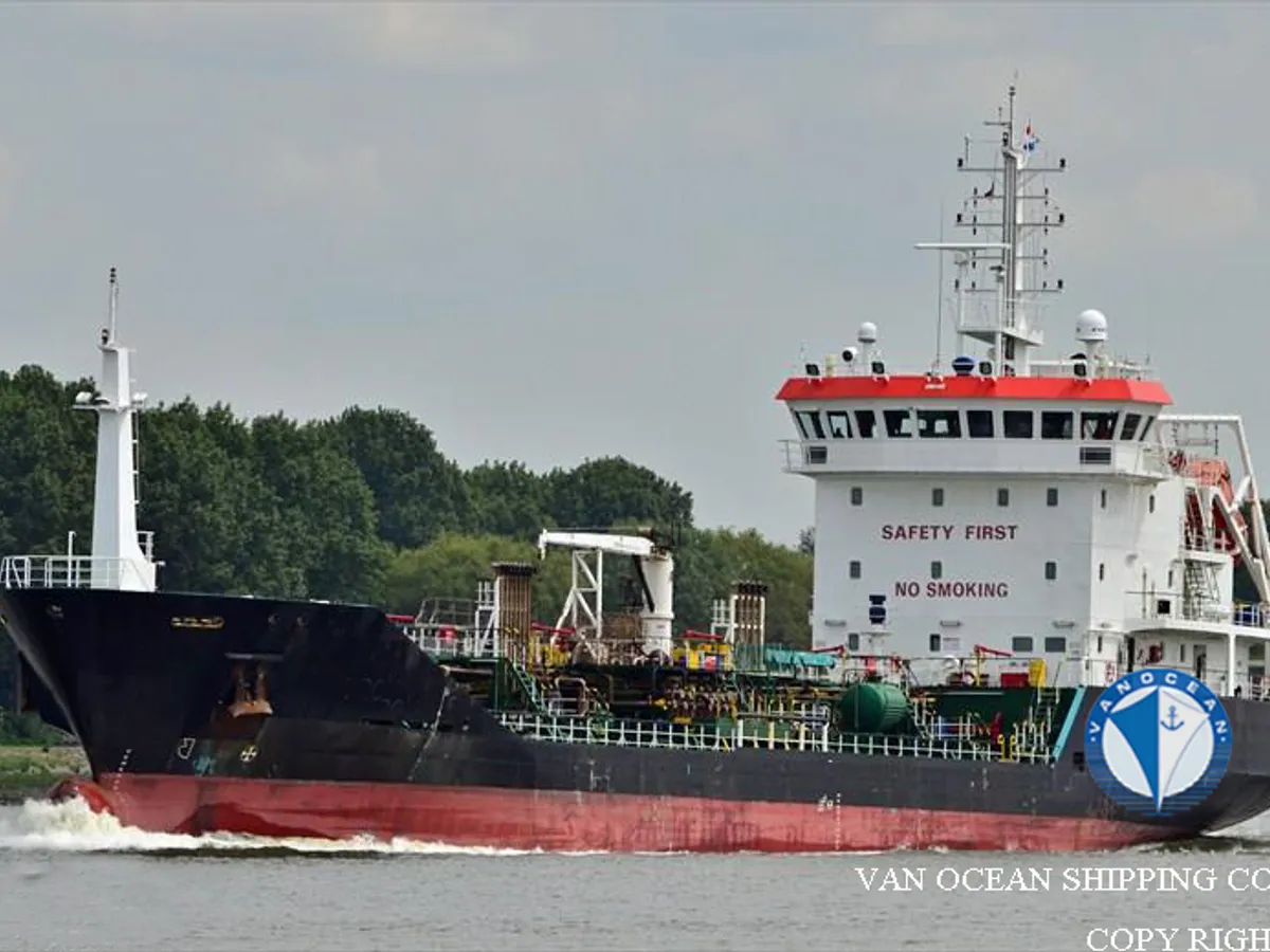 Kapal tanker minyak/bahan kimia kanggo didol