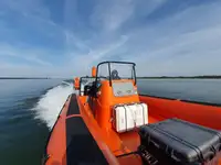 Kapal kontainer kanggo didol