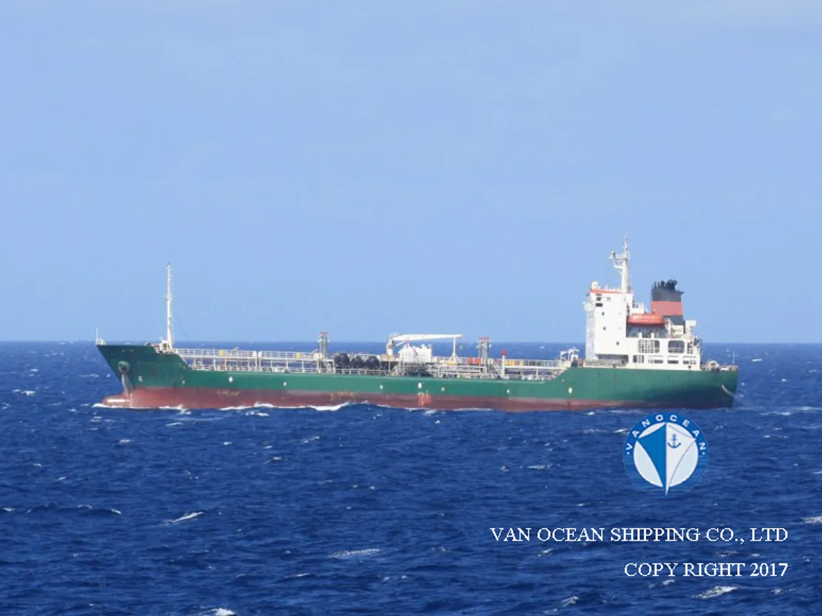 Kapal tanker minyak/bahan kimia kanggo didol