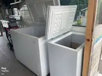 Katamaran kanggo didol