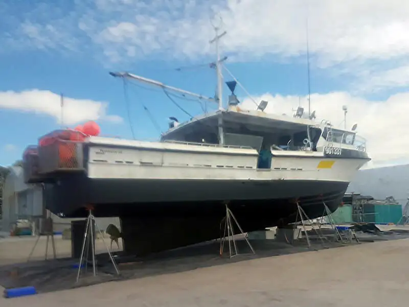 Kapal longliner kanggo didol