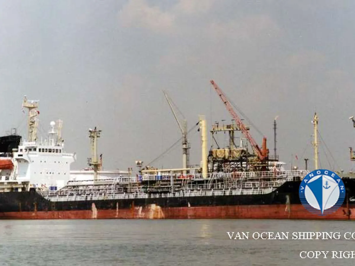 Kapal tanker minyak/bahan kimia kanggo didol
