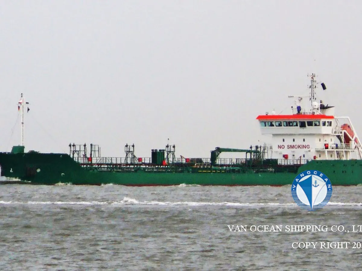 Kapal tanker minyak/bahan kimia kanggo didol