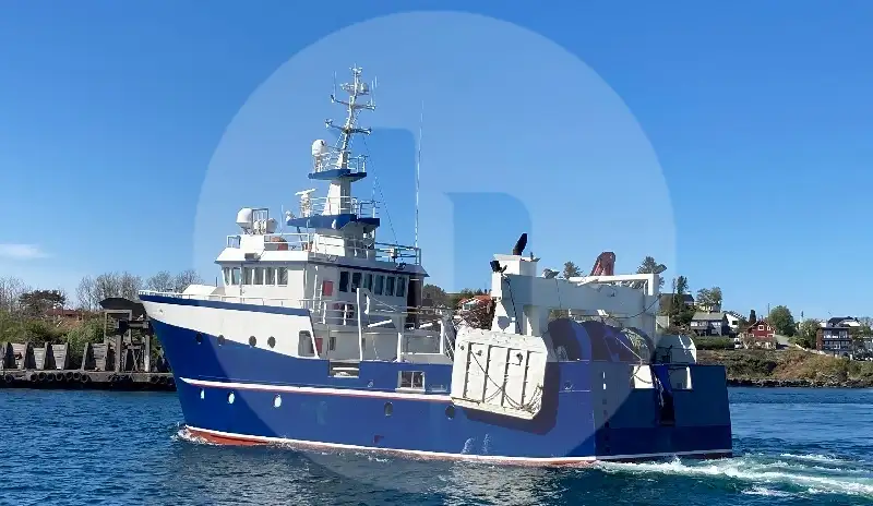 Kapal trawler berkas kanggo didol