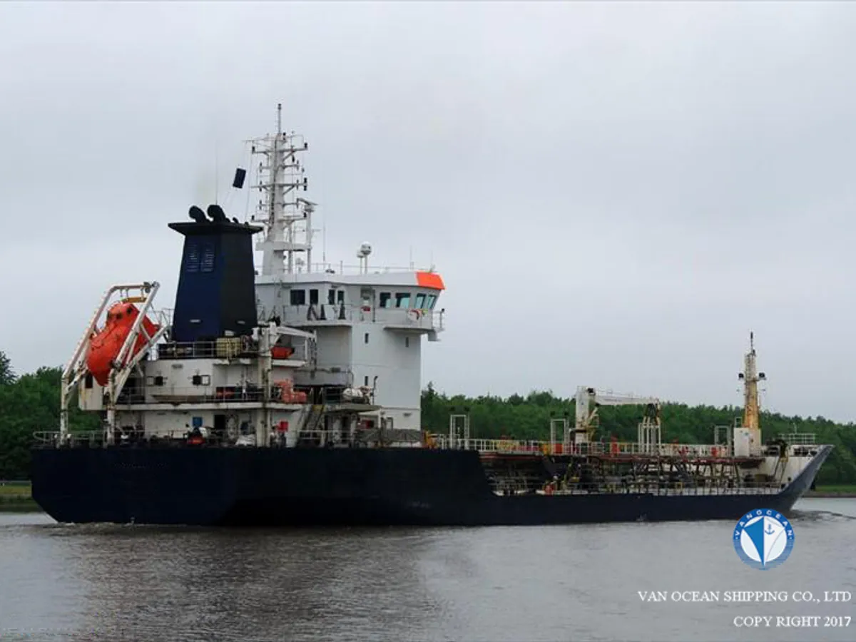 Kapal tanker minyak/bahan kimia kanggo didol