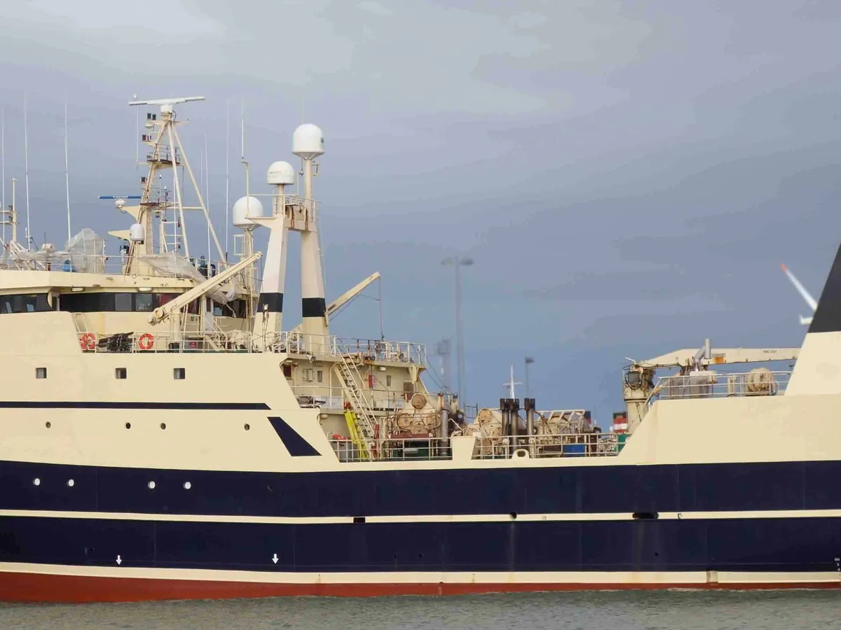 Kapal trawler kanggo didol