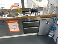 Kapal kontainer kanggo didol