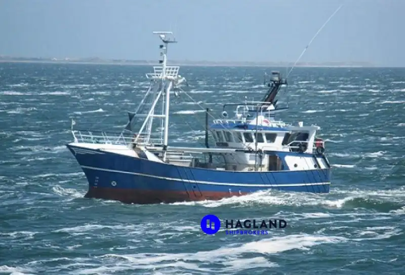 Kapal trawler berkas kanggo didol