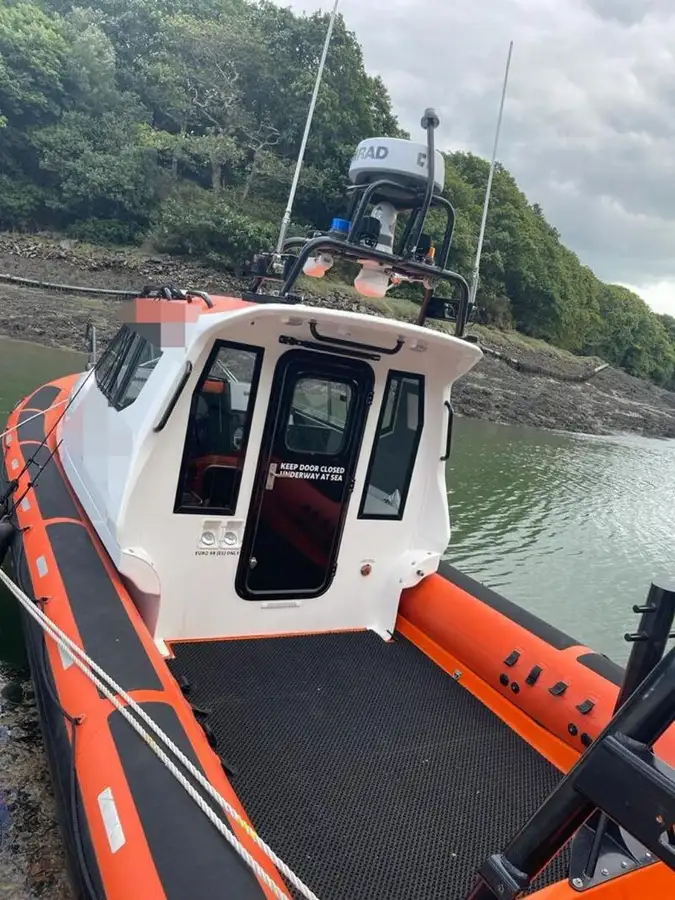 Kapal karet kaku kanggo didol