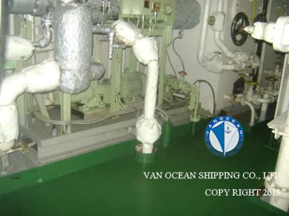 Kapal tanker minyak/bahan kimia kanggo didol