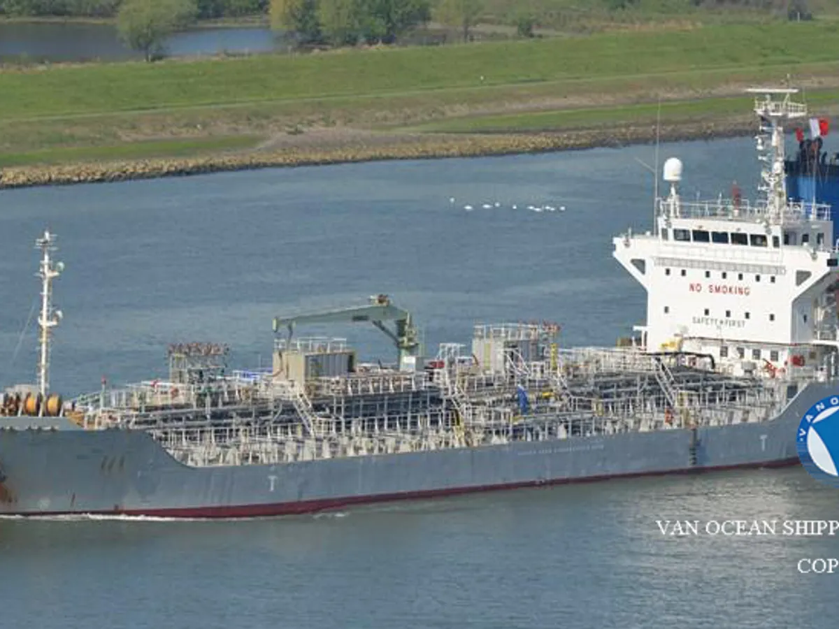 Kapal tanker minyak/bahan kimia kanggo didol