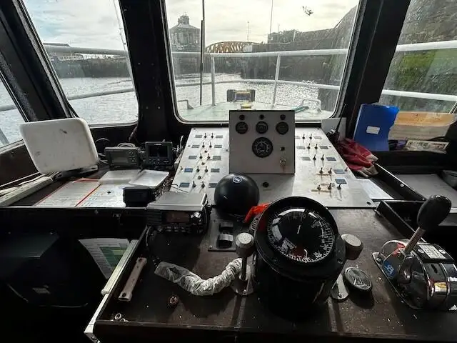 Kapal kerja kanggo didol