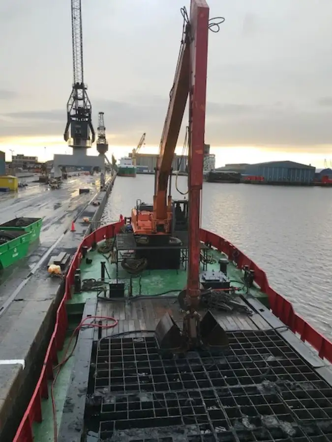 Kapal dredger kanggo didol