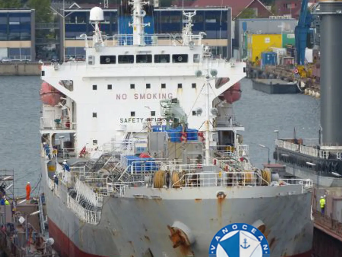 Kapal tanker minyak/bahan kimia kanggo didol