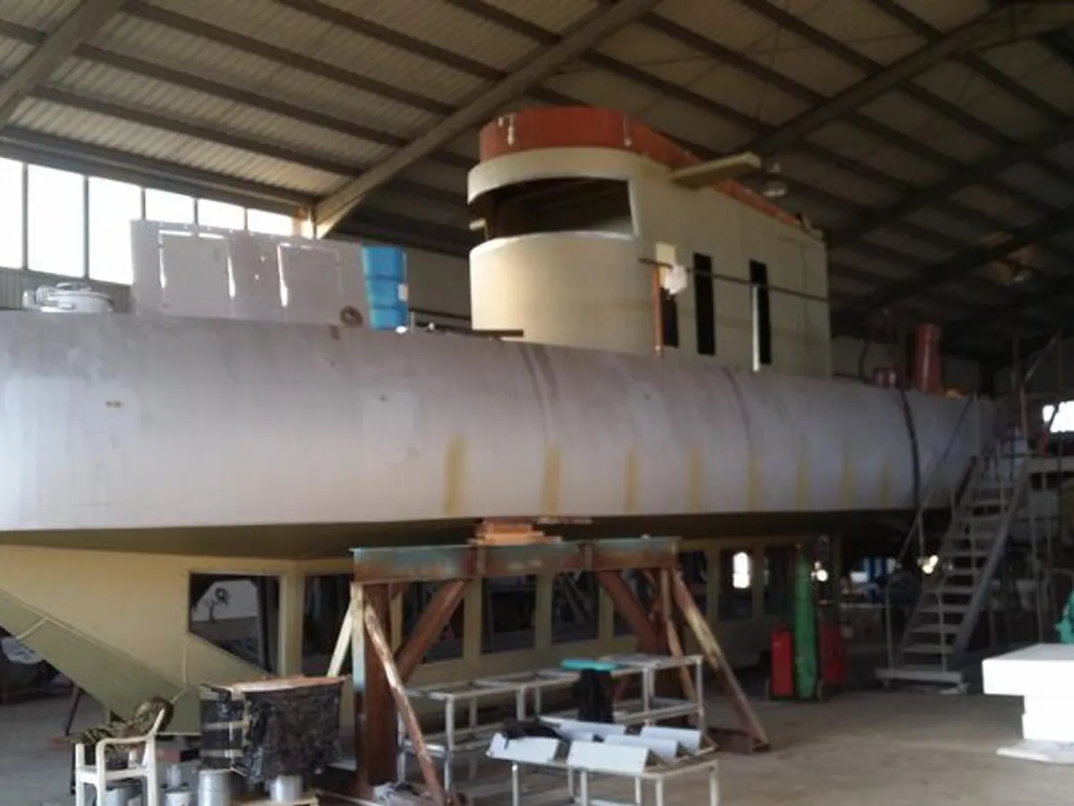Kapal wisata kanggo didol
