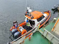 Kapal kontainer kanggo didol