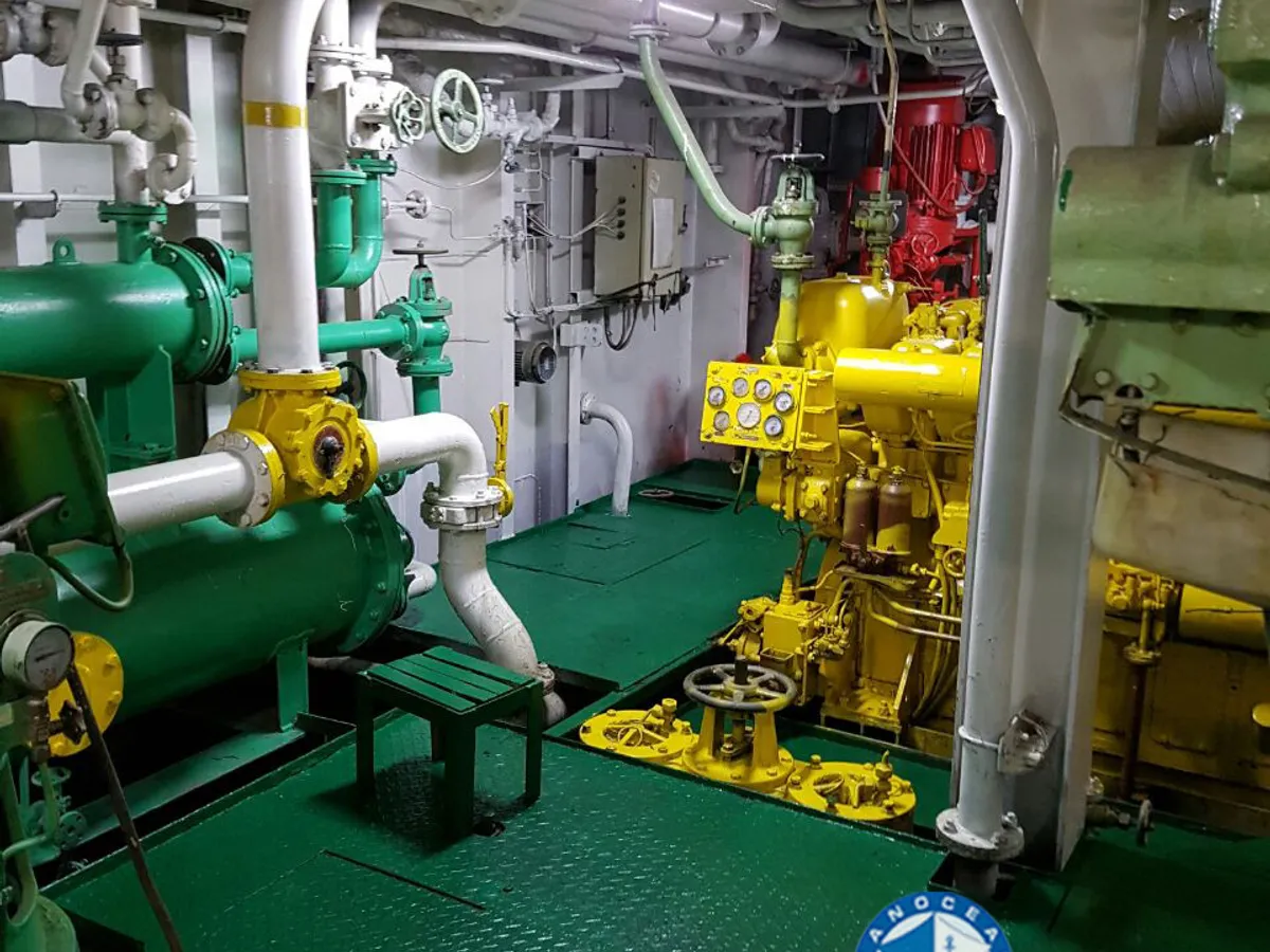 Kapal tanker minyak/bahan kimia kanggo didol