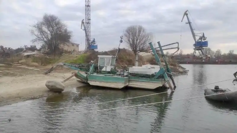 Kapal dredger kanggo didol