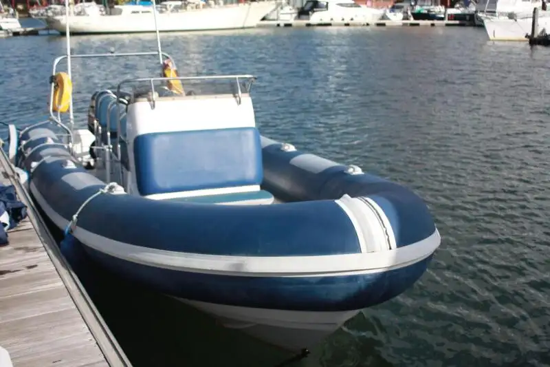 Kapal karet kaku kanggo didol