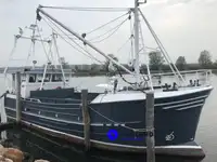 Kapal trawler berkas kanggo didol
