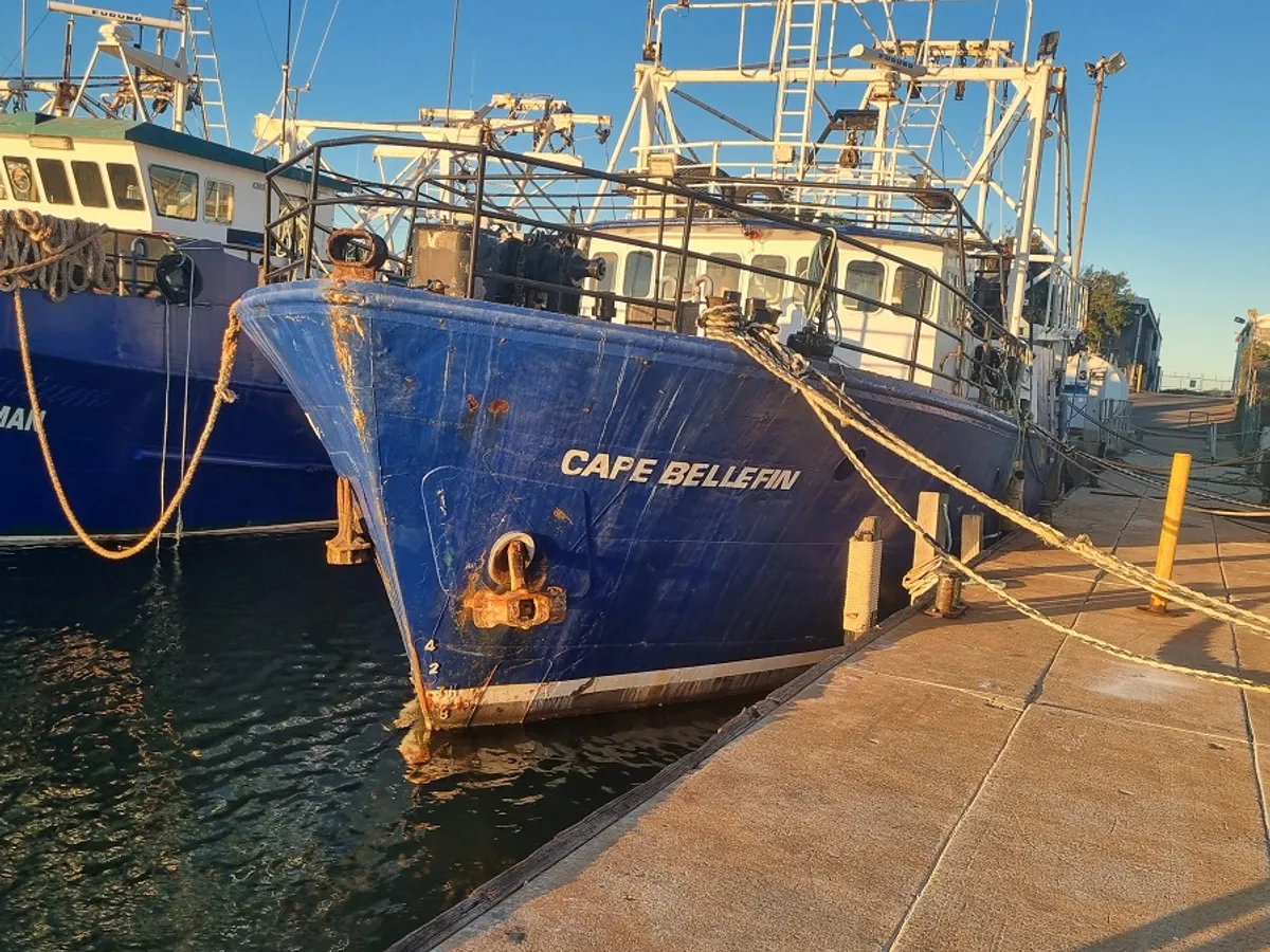Kapal trawler kanggo didol
