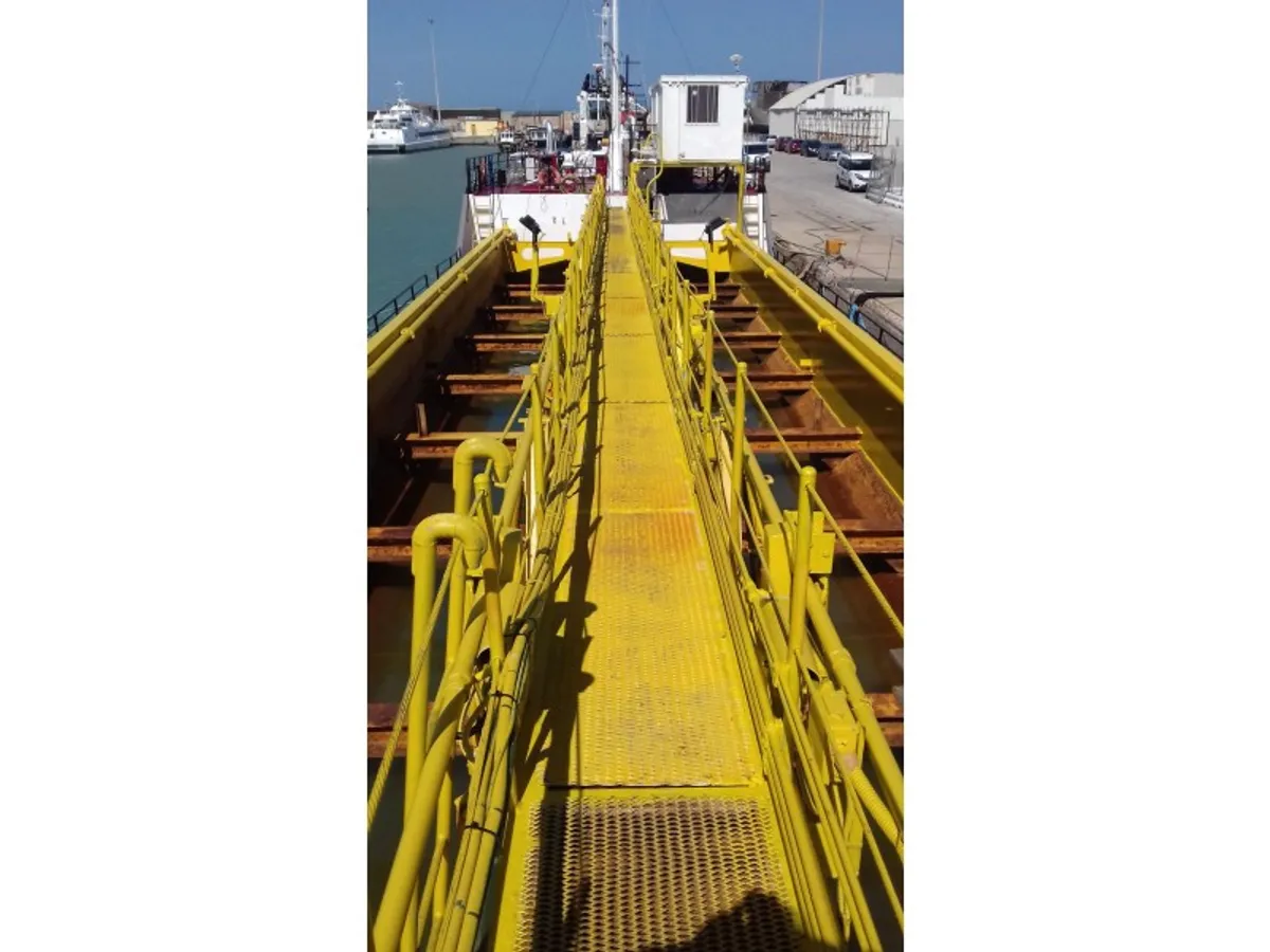 Kapal dredger kanggo didol