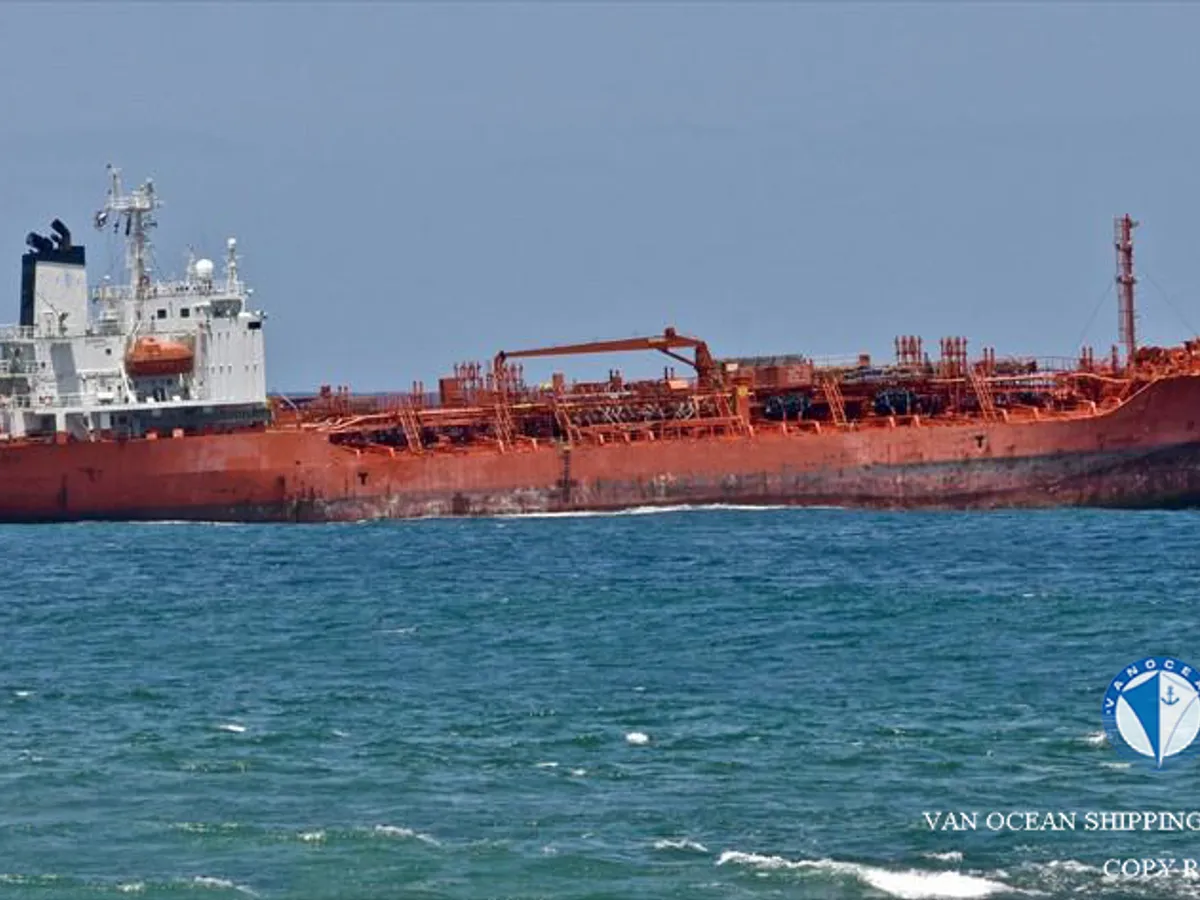 Kapal tanker minyak/bahan kimia kanggo didol